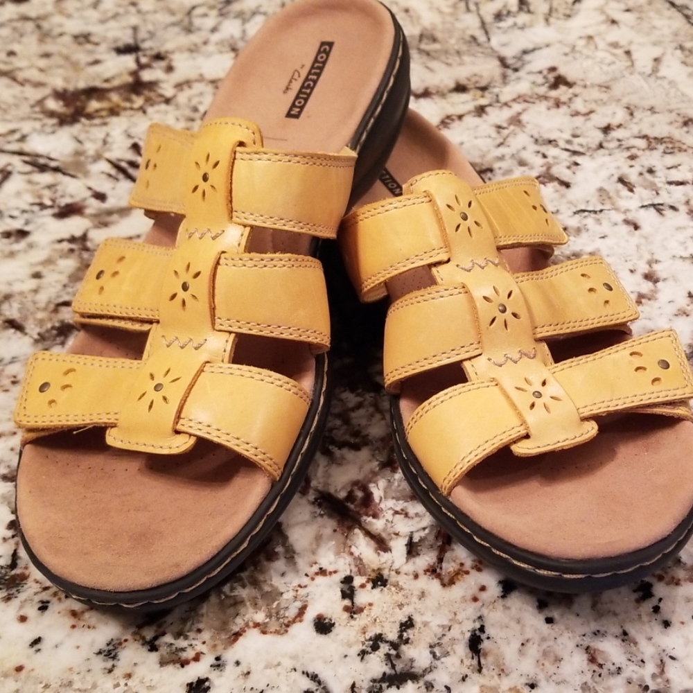 SHOES - Picture 2 of 3